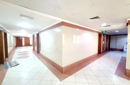 شقة - 2 غرف نوم - 2 حمامات للايجار في المربع 2 - تجارية مويلح - الشارقة