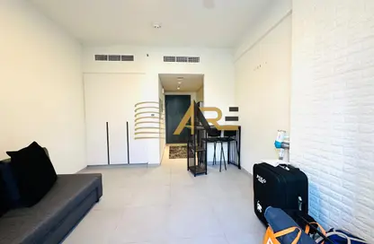 شقة - 1 حمام للايجار في إيست فييليدج - الجادة - الشارقة شقة - 1 حمام للايجار في إيست فييليدج - الجادة - الشارقة