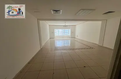 شقة - 2 غرف نوم - 3 حمامات للايجار في التعاون 2 - أبراج التعاون - الخان - الشارقة