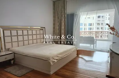 Room / Bedroom image for: Apartment - 2 Bedrooms - 2 Bathrooms for rent in Marina Residences 2 - Marina Residences - Palm Jumeirah - Dubai, Image 1