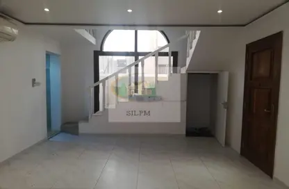 Empty Room image for: Duplex - 1 Bedroom - 1 Bathroom for rent in Airport Road - Abu Dhabi, Image 1