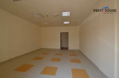 متجر - استوديو للايجار في ب١٢ - طراز فرنسي - المدينة الدولية - دبي