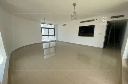 Apartment - 2 Bedrooms - 2 Bathrooms for rent in The Links West Tower - The Links - The Views - Dubai