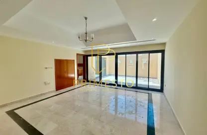 مجمع سكني - 4 غرف نوم - 5 حمامات للايجار في مجمع الحصن - شارع السلام - أبوظبي