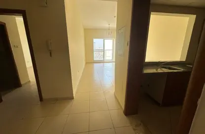 شقة - غرفة نوم - 2 حمامات للايجار في II جلوبال جرين فيو - منطقة مركز الأعمال - المدينة الدولية - دبي