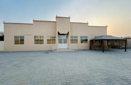 فيلا - 4 غرف نوم - 5 حمامات للايجار في الرفاع - رأس الخيمة