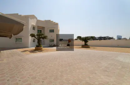 Villa - 4 Bedrooms - 5 Bathrooms for rent in Umm Al Sheif Villas - Umm Al Sheif - Dubai