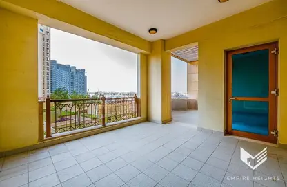 Terrace image for: Apartment - 2 Bedrooms - 3 Bathrooms for rent in Marina Residences 2 - Marina Residences - Palm Jumeirah - Dubai, Image 1
