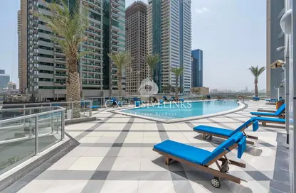 صورة لـ حوض سباحة شقة - 2 غرف نوم - 2 حمامات للايجار في ذا تورش - دبي مارينا - دبي ، صورة رقم 1