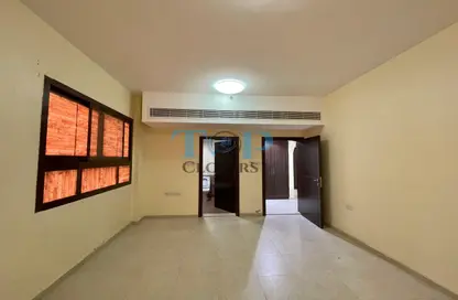 شقة - غرفة نوم - 2 حمامات للايجار في النيادات - العين