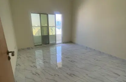 شقة - 2 غرف نوم - 2 حمامات للايجار في مساكن كورنيش عجمان - طريق كورنيش عجمان - عجمان