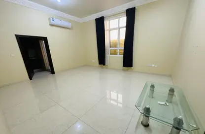 Empty Room image for: Villa - 1 Bathroom for rent in Al Mushrif Villas - Al Mushrif - Abu Dhabi, Image 1
