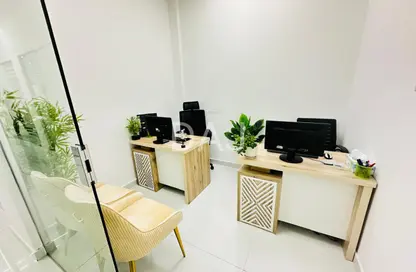 Office Space - Studio - 1 Bathroom for rent in Red Avenue - Al Garhoud - Dubai