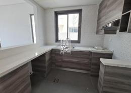 صورةمطبخ لـ: تاون هاوس - 3 غرف نوم - 3 حمامات للكراء في الزاهية - تجارية مويلح - الشارقة, صورة 1