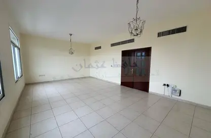 صورة لـ غرفة فارغة شقة - 4 غرف نوم - 3 حمامات للايجار في المناصير - أبوظبي ، صورة رقم 1