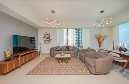 Living Room image for: Apartment - 3 Bedrooms - 4 Bathrooms for sale in 5242 Tower 2 - 5242 - Dubai Marina - Dubai, Image 1