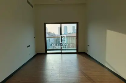 شقة - غرفة نوم - 2 حمامات للايجار في ام سكوير - منخول - بر دبي - دبي
