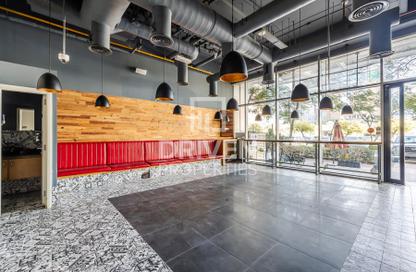 Retail - Studio for rent in Emaar Business Park Building 4 - Emaar Business Park - Sheikh Zayed Road - Dubai