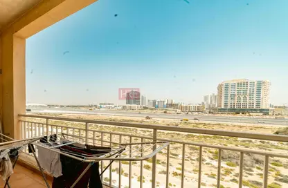 Apartment - 3 Bedrooms - 3 Bathrooms for sale in Mazaya 27 - Queue Point - Dubai Land - Dubai