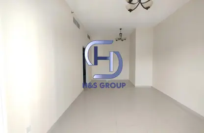 شقة - 2 غرف نوم - 2 حمامات للايجار في الثاني مويلح - تجارية مويلح - الشارقة