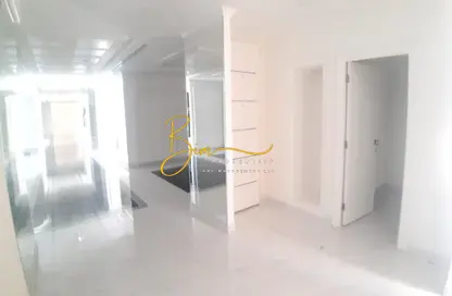 Show Room - Studio - 1 Bathroom for rent in Al Khalidiya - Abu Dhabi