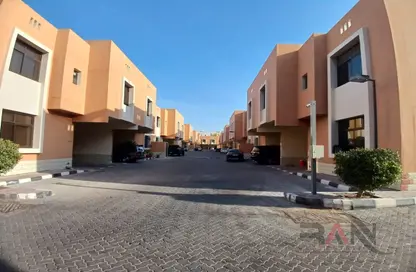 Villa - 4 Bedrooms - 4 Bathrooms for rent in Ministries Complex - Khalifa Park - Eastern Road - Abu Dhabi