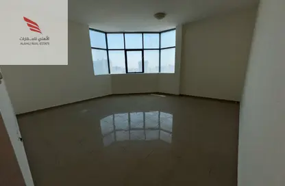 شقة - 2 غرف نوم - 3 حمامات للايجار في برج الكورنيش - طريق كورنيش عجمان - عجمان
