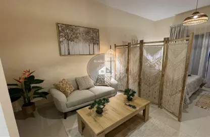 Living Room image for: Apartment - 1 Bathroom for rent in Royal breeze 2 - Royal Breeze - Al Hamra Village - Ras Al Khaimah, Image 1
