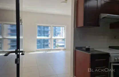 Apartment - Studio - 1 Bathroom for rent in Cascades Tower - Dubai Marina - Dubai