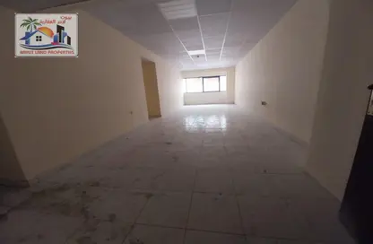 شقة - 2 غرف نوم - 2 حمامات للايجار في برج الممزر - شارع التعاون - التعاون - الشارقة