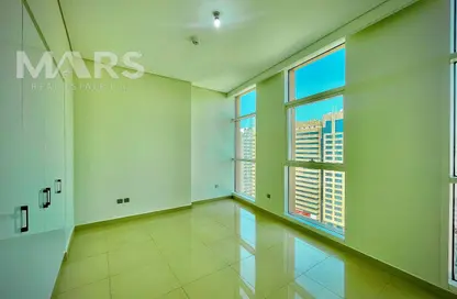 شقة - 3 غرف نوم - 4 حمامات للايجار في يونايتد سكوير - الخالدية - أبوظبي