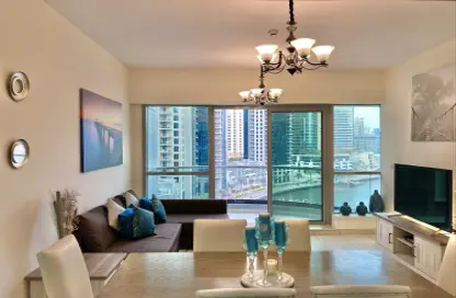 Living / Dining Room image for: Apartment - 1 Bedroom - 2 Bathrooms for rent in The Point - Dubai Marina - Dubai, Image 1