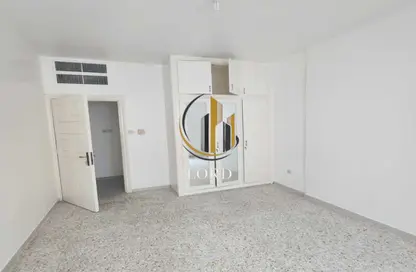 Apartment - 4 Bedrooms - 4 Bathrooms for rent in Khalifa Street - Abu Dhabi