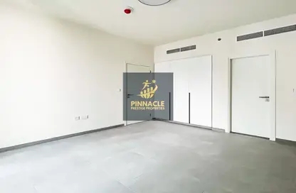 شقة - غرفة نوم - 2 حمامات للبيع في سكون - حي نسيج - الجادة - الشارقة