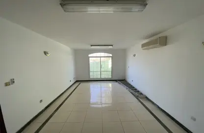 Villa - 5 Bedrooms - 5 Bathrooms for rent in Hai Al Qalaa - Al Jaheli - Al Ain