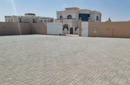 فيلا - 5 غرف نوم - 5 حمامات للايجار في الرفاع - رأس الخيمة