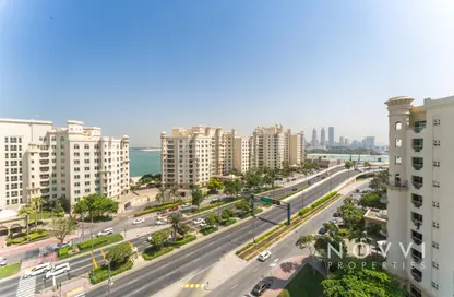 Apartment - 3 Bedrooms - 3 Bathrooms for rent in Jash Hamad - Shoreline Apartments - Palm Jumeirah - Dubai