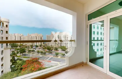 Terrace image for: Apartment - 3 Bedrooms - 3 Bathrooms for sale in Al Hamri - Shoreline Apartments - Palm Jumeirah - Dubai, Image 1