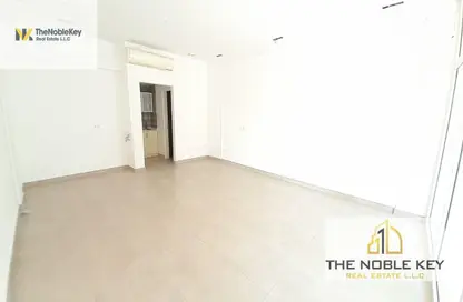 متجر - استوديو - 1 حمام للايجار في كيو02 - طراز فرنسي - المدينة الدولية - دبي