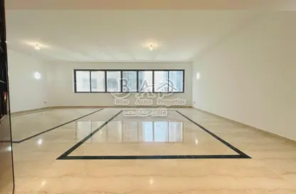 Apartment - 4 Bedrooms - 5 Bathrooms for rent in Deena Building - Al Danah - Abu Dhabi