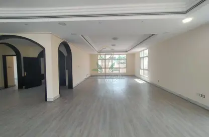 Villa - 4 Bedrooms - 4 Bathrooms for rent in Jumeirah 1 Villas - Jumeirah 1 - Jumeirah - Dubai