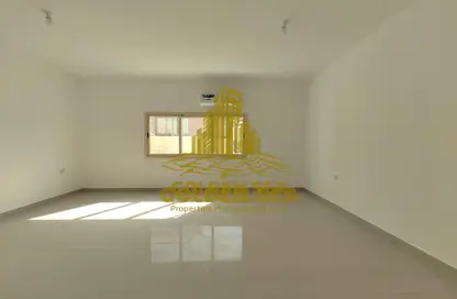 Apartment - 1 Bedroom - 1 Bathroom for rent in Khalidiya Centre - Cornich Al Khalidiya - Al Khalidiya - Abu Dhabi