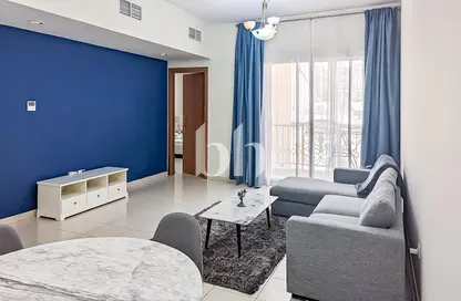 شقة - غرفة نوم - 2 حمامات للايجار في الخزامى 1 - حدائق الإمارات 1 - قرية الجميرا سركل - دبي