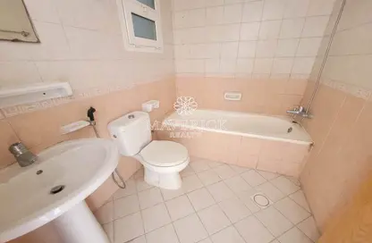 شقة - غرفة نوم - 2 حمامات للايجار في روز تاور 1 - ابراج روز - الخان - الشارقة