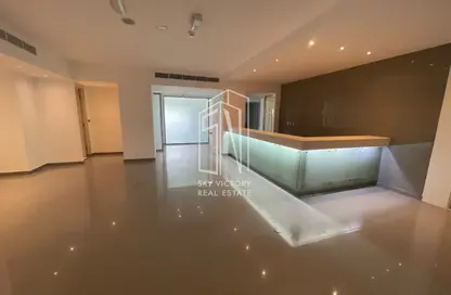 Office Space - Studio - 3 Bathrooms for rent in Corniche Road - Abu Dhabi