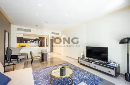 Living / Dining Room image for: Apartment - 1 Bedroom - 2 Bathrooms for sale in DAMAC Majestine - Business Bay - Dubai, Image 1
