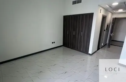 شقة - غرفة نوم - 2 حمامات للايجار في برج روكان B - برج روكان - روكان - دبي لاند - دبي شقة - غرفة نوم - 2 حمامات للايجار في برج روكان B - برج روكان - روكان - دبي لاند - دبي