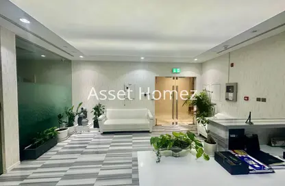 مكتب - استوديو - 3 حمامات للايجار في برج كونراد التجاري - شارع الشيخ زايد - دبي