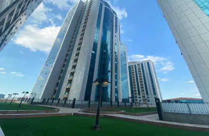 شقة - غرفة نوم - 2 حمامات للبيع في أورينت تاور 1 - أورينت تاور - البستان - عجمان