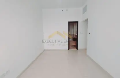 Empty Room image for: Apartment - 4 Bedrooms - 6 Bathrooms for rent in Airport Road - Abu Dhabi, Image 1